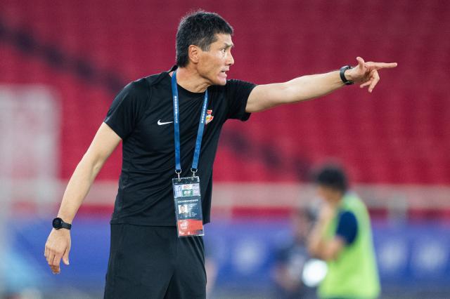 1762352122257026980.jpg (体育)(7)足球——中超:武汉三镇战平青岛西海岸XxjpseC007426_20250718_PEPFN0A001.jpg