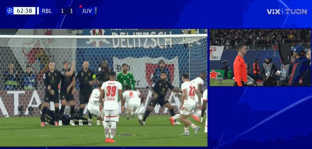 1727905651561058007.gif 点球.gif