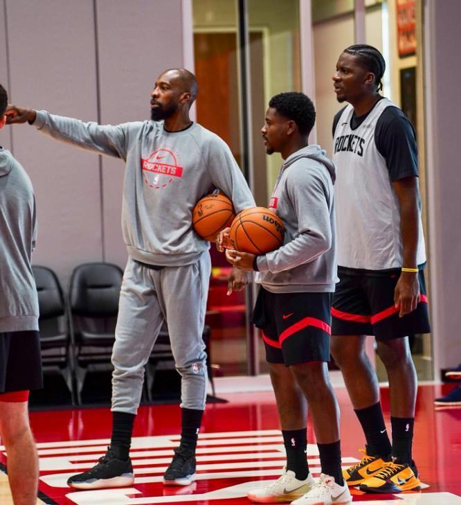 开云体育-戴维森签约！火箭15人豪阵上线，乌度卡可组3套阵容？过首轮稳了